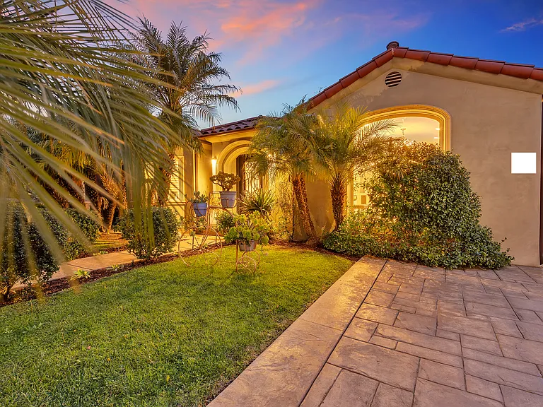 326 N Doheny Dr — Photo 38