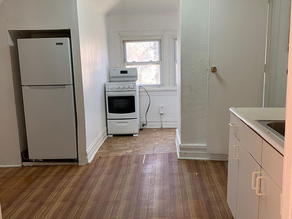 1st image of 220 Tecumseh Ave
