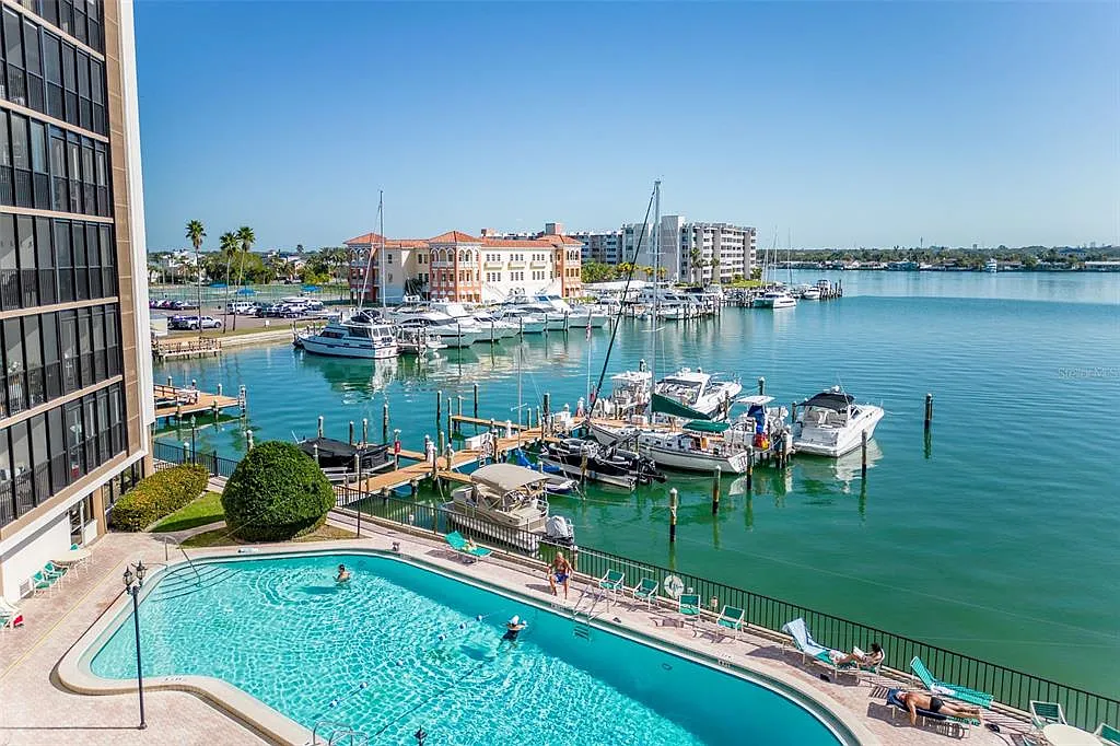 2 bed, 2.0 bath, 1050 sqft, $2,100 — Photo 3