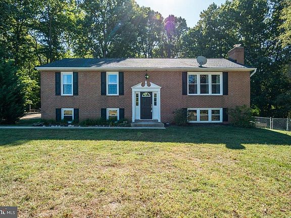 Enjoy your own private estate home in No Stafford