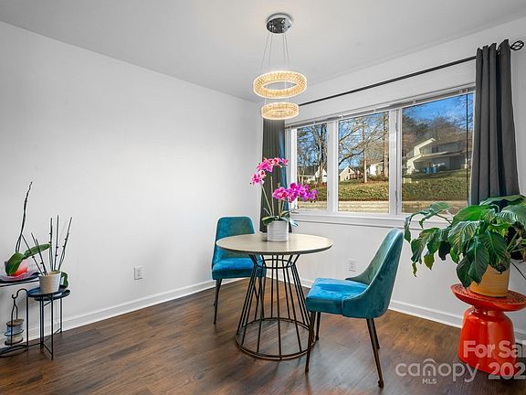 4th image of 3239 White Oak Ct