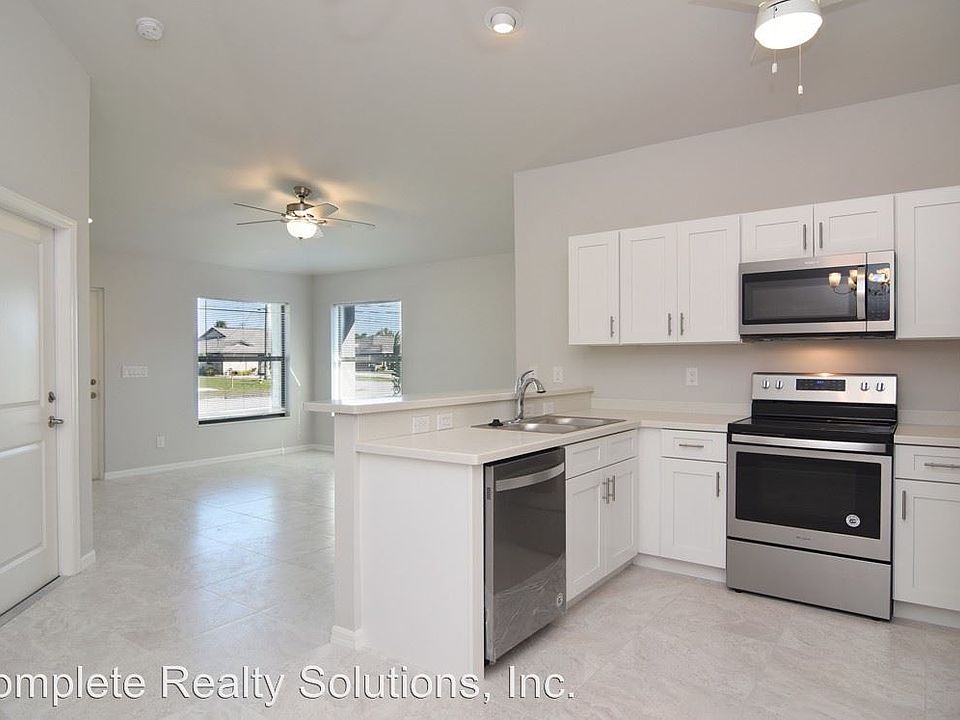 1st image of 102/104 SE 4th Pl
