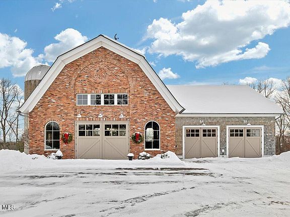 2nd image of 331 Vly Road