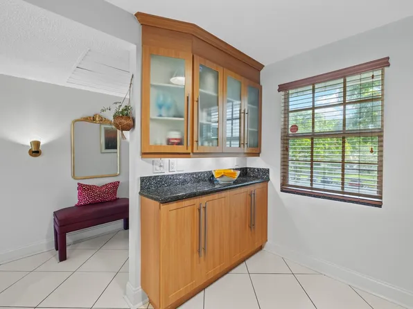 575 Oaks Lane #309, Pompano Beach, FL 33069