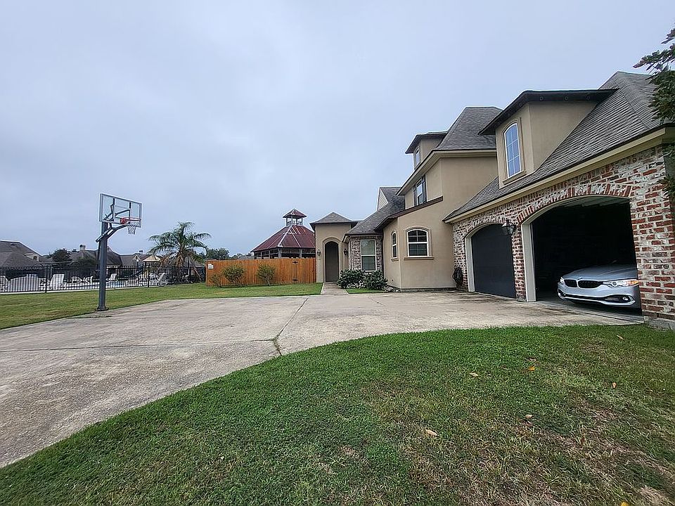 2nd image of 103 La Villa Cir