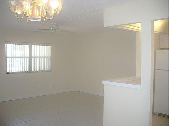 4th image of 727 Flanders Dr #P