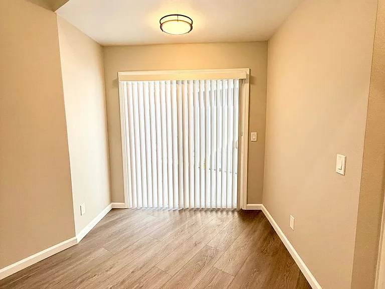220 N R St — Photo 4