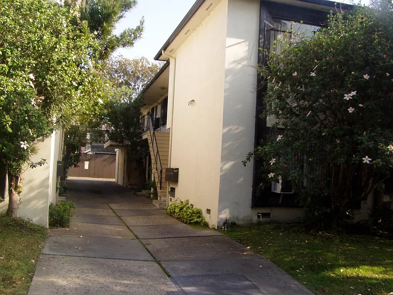 912 N Genesee Ave #8 — Photo 5