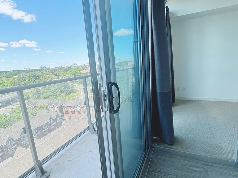 105 The Queensway #1008 — Photo 10