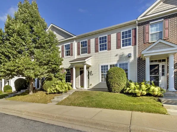 1058 Traditions Trl, Chaska, MN 55318