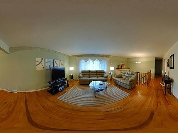 2nd image of 18 Weston Dr