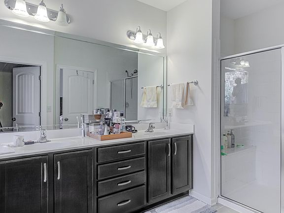 3rd image of 4136 Vallonia Dr