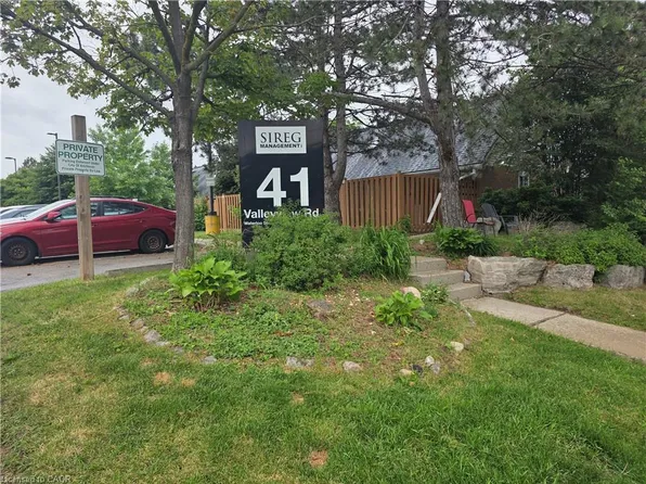 41 Valleyview Rd #11, Kitchener, ON N2E 3H9