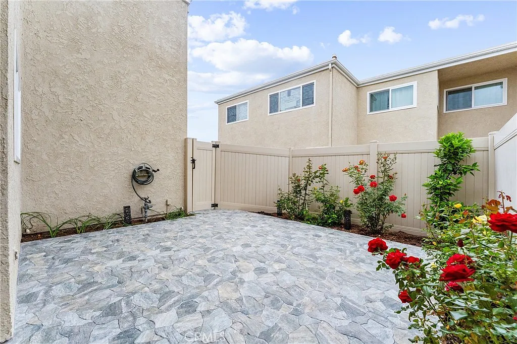 2 bed, 1078 sqft, $3,750 — Photo 4