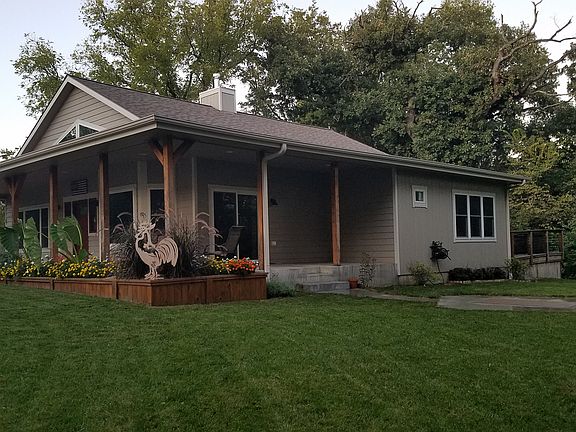 Large concrete (8' Deep) wrap-around porch. Great for early morning coffee, listening to nature, or just relaxing and reading a book...
