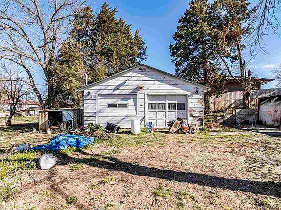 5th image of 209 Whiting St