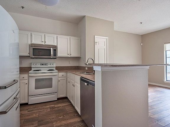 4th image of 4800 W Lovers Ln APT 402