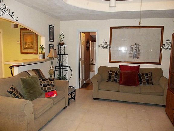 2nd image of 16078 Dewberry Ln