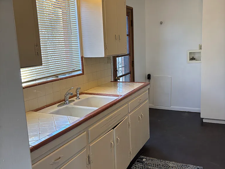 312 N Campbell Ave — Photo 3