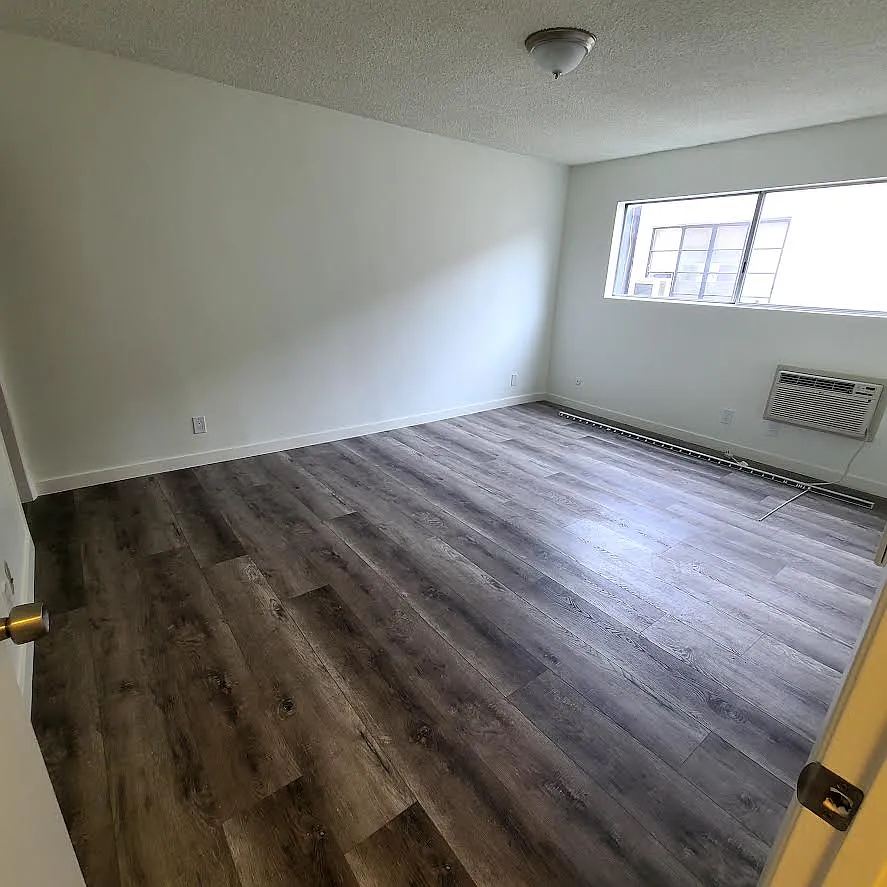5555 W 8th St — Photo 2