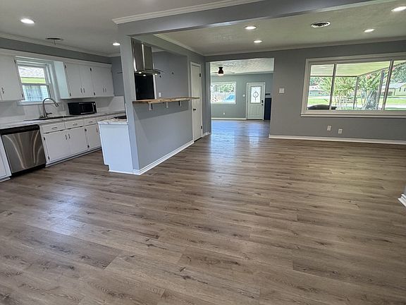 5th image of 2807 W Chicago Ave