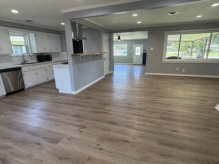 2807 W Chicago Ave — Photo 4