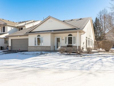 1242 Crystal Pl E, Chaska, MN, 55318