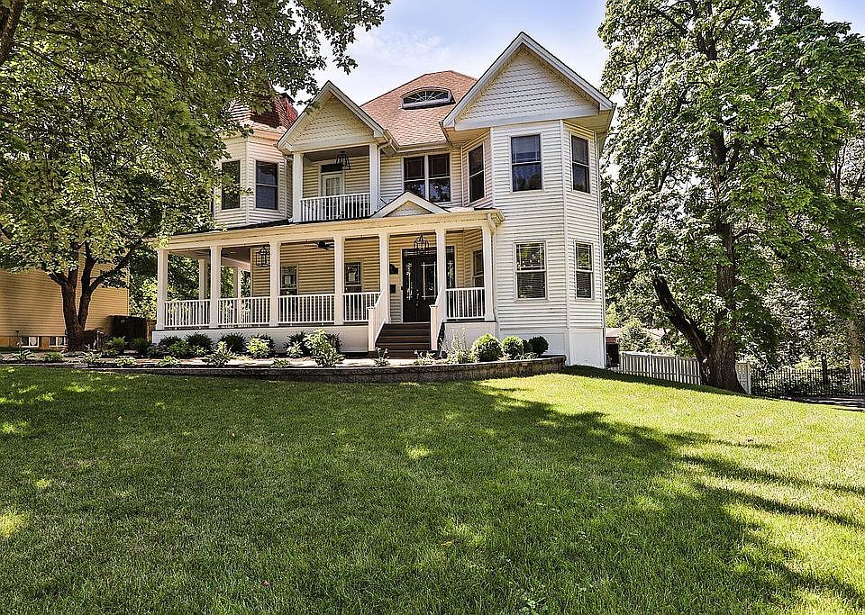 1st image of 210 Wilson Ave