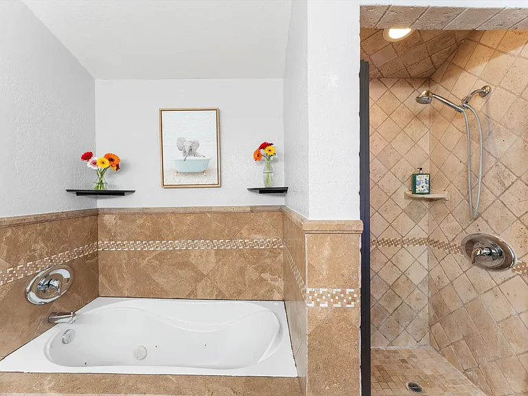 Woodcrest Dr — Photo 13