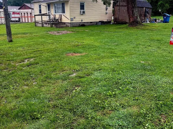 34 Stor Mor Dr, Huntington, WV 25705