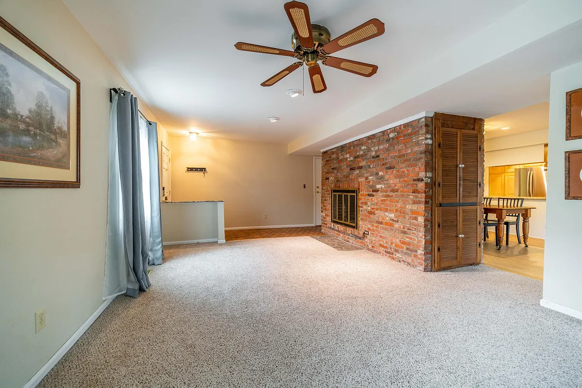 Building Photo - 922 Chatham Ln #J
