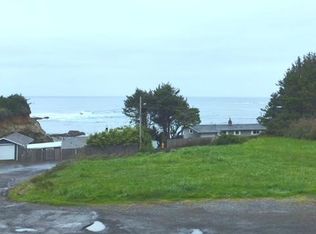 25 SW Beach St APT 2, Depoe Bay, OR 97341