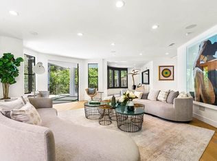 16881 Oak View Dr, Encino, CA 91436
