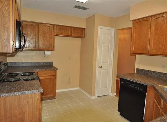 3rd image of 4918 Creekridge Ln
