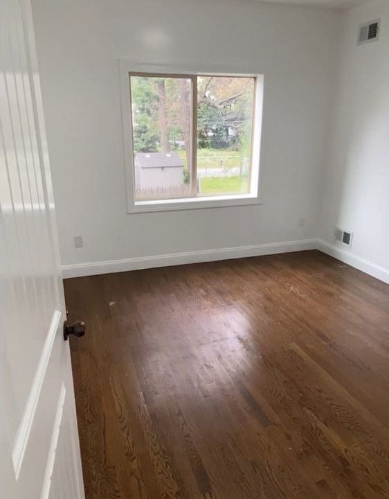 1st image of 118 Arlington Ave #1