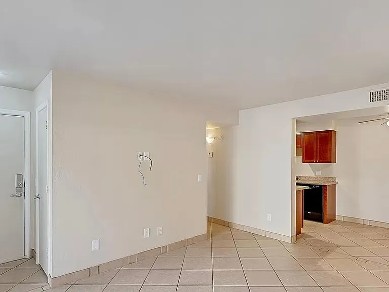 3357 N Country Club Rd #21 — Photo 4