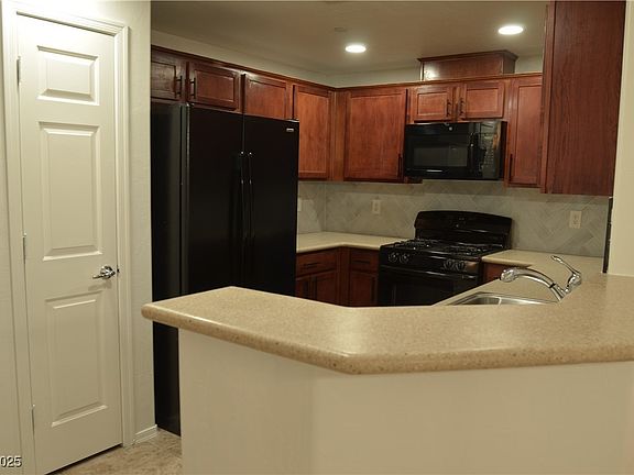 4th image of 6868 Sky Pointe Dr Unit 1107