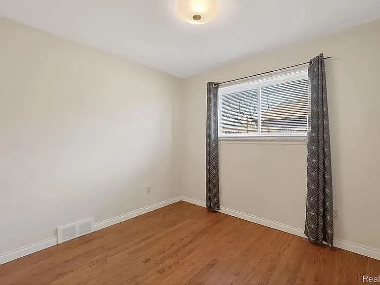 15226 Everly St — Photo 11