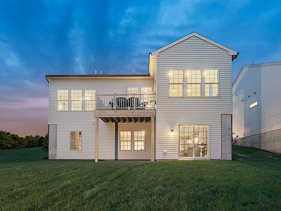Abbeyville rear of model home at Hunterdon Creekside