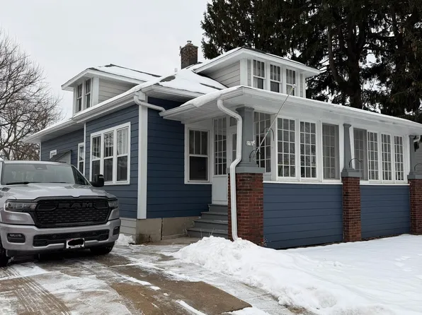 27 S Concord Rd, Oconomowoc, WI 53066