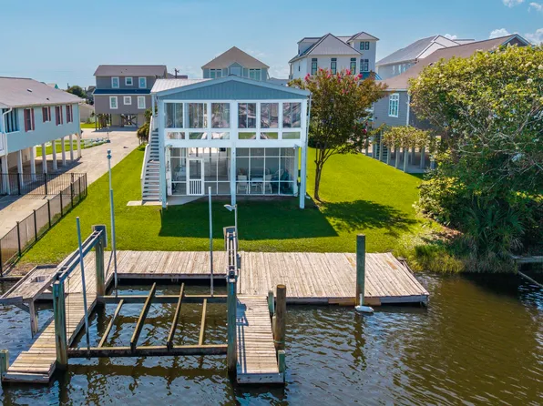 4074 4th Street, Surf City, NC 28445