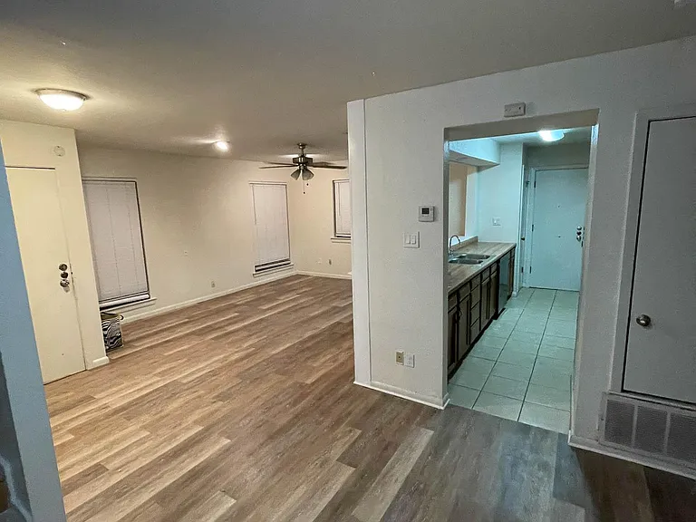 4607 Avenue B #B — Photo 3