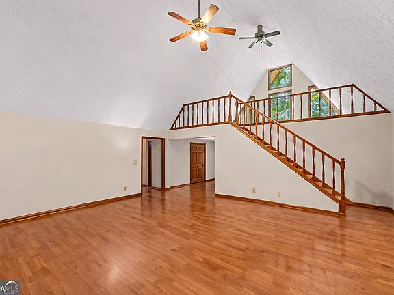 4th image of 898 Mount Carmel Rd