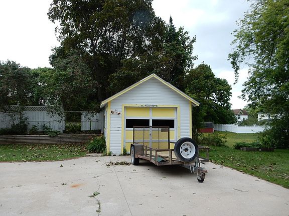 4th image of 429 Oak St