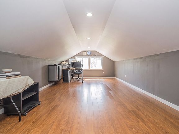 4th image of 115 East Wells Road