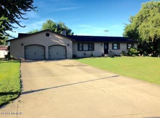 911 Robin Hood Trl, Sturgis, MI 49091