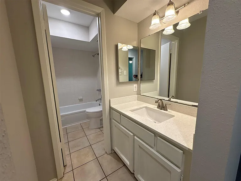318 S Poplar St #3 — Photo 6
