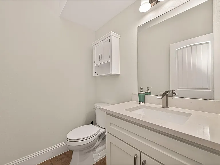 2211 Silverbonnet St — Photo 19