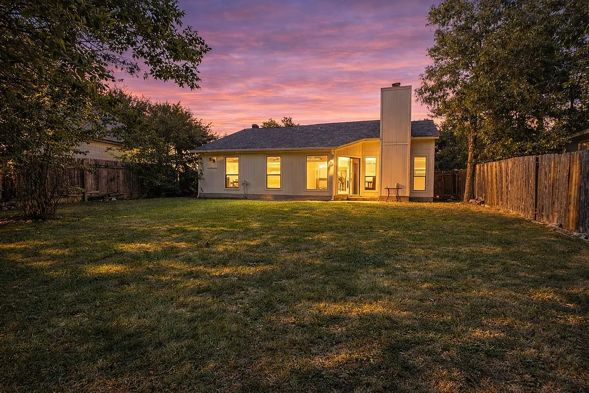Building Photo - 2315 Windsong Trl
