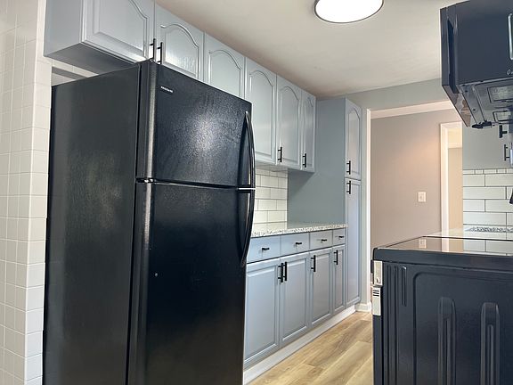 4th image of 2983 Gardner Ave #B